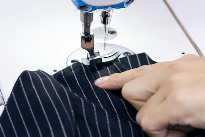 Cosido de traje con raya diplomática